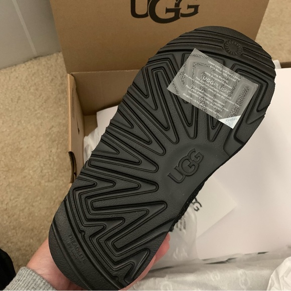 Ugg Kids Classic II Graphic Stitch Boot - Picture 4 of 5